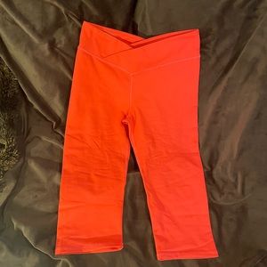 Fabletics Electric Pink cropped leggings